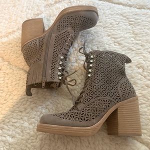 Jeffrey Campbell Booties Sz 9
